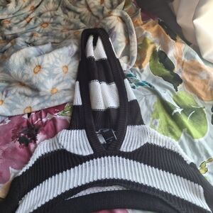 Chic Black and White Striped V-Neck Sweater